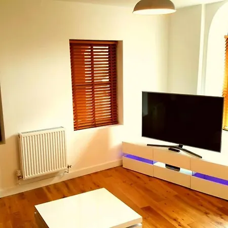 Apartment Ropemaker Court