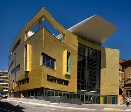 Apartment Ropemaker Court *